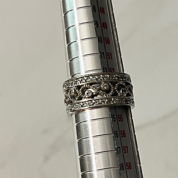 Elegant Silver Band Ring with Intricate Design, size 6.75 - Picture 5 of 9